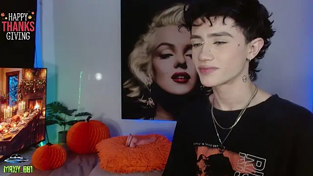 maxiy 001 online show from November 27, 2025, 8:55 pm