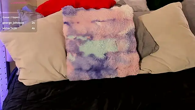 AriRobert  online show from November 29, 2025, 7:11 am