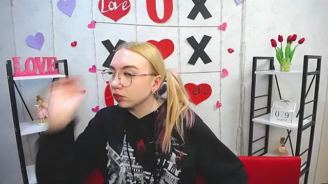 BeatriceFly online show from March 10, 2025, 12:37 pm