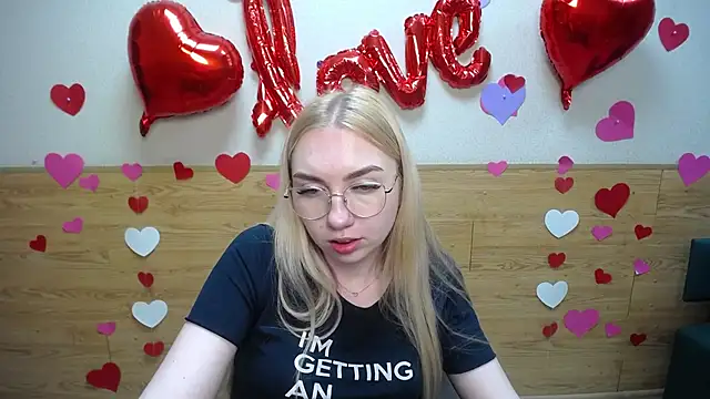 BeatriceFly online show from March 17, 2025, 3:18 pm