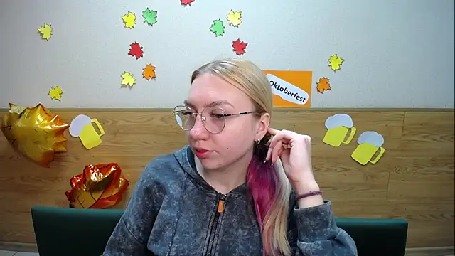 BeatriceFly online show from September 19, 2025, 11:55 am