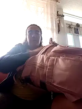 skayhot  online show from February 6, 2025, 1:43 pm