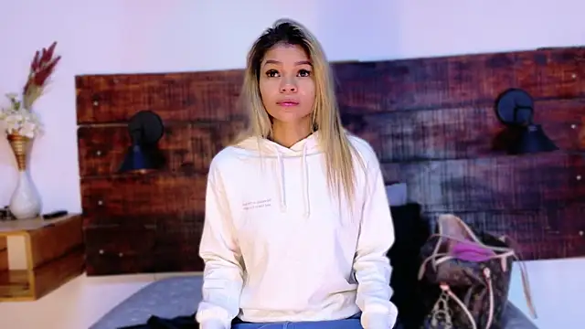 Snapshot of Celeste_sanz chatting on March 4, 2026, 10:10 am Celeste sanz online show from March 4, 2026, 10:10 am