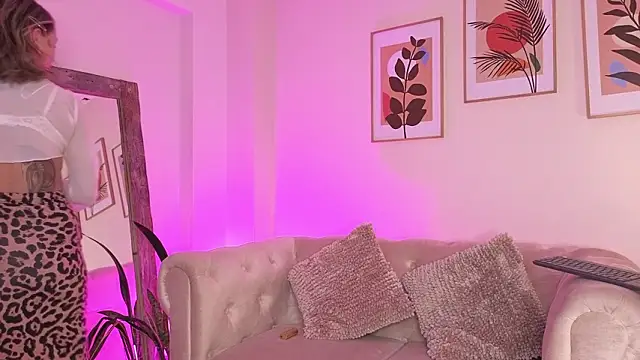 DahianaWalcott online show from January 31, 2026, 8:07 pm