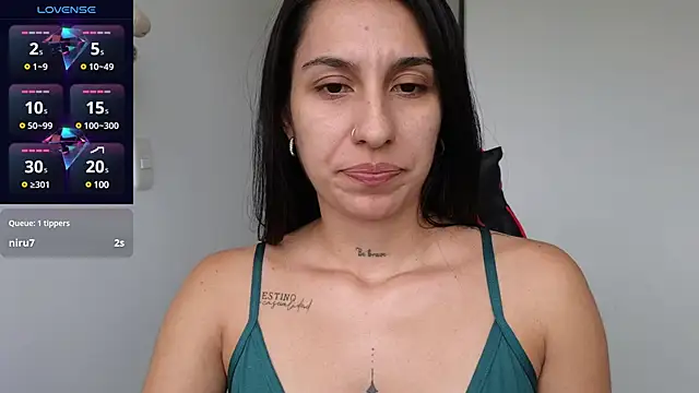 tammyandrade  online show from February 5, 2025, 8:46 pm