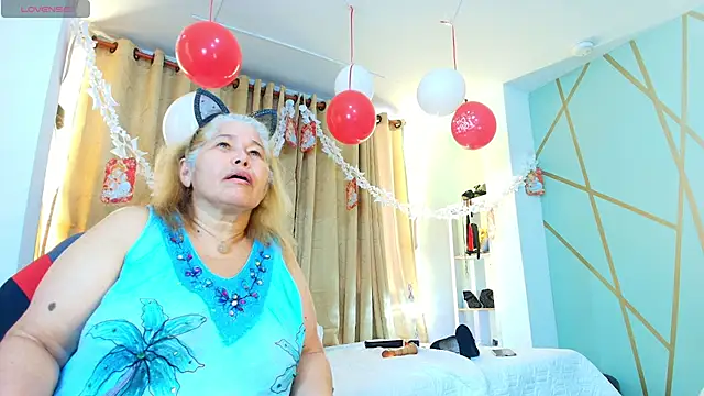 girl amada online show from September 15, 2025, 3:23 pm