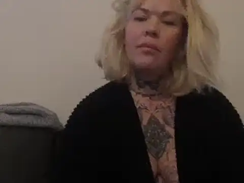 Snapshot of blondy40 chatting on March 11, 2025, 10:42 pm blondy40 online show from March 11, 2025, 10:42 pm