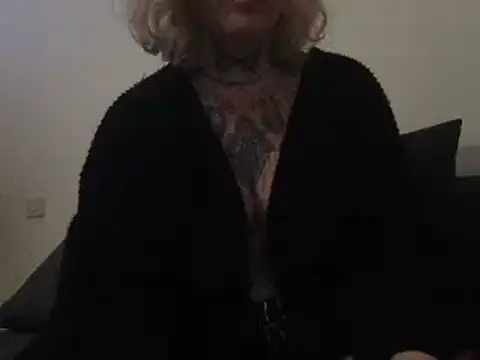 Snapshot of blondy40 chatting on March 16, 2025, 11:14 pm blondy40 online show from March 16, 2025, 11:14 pm