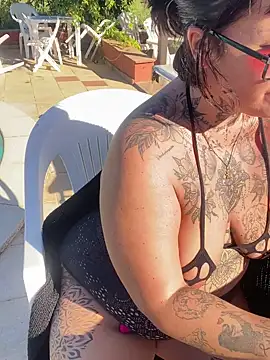 Snapshot of blondy40 chatting on October 8, 2025, 2:04 pm blondy40 online show from October 8, 2025, 2:04 pm