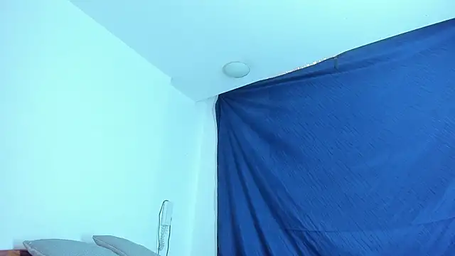 emiily15   online show from December 16, 2024, 5:54 pm