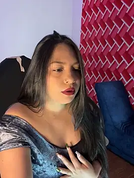 emiily15   online show from September 14, 2025, 7:35 pm