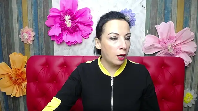 Snapshot of ElizabethSho chatting on October 18, 2025, 5:25 pm ElizabethSho online show from October 18, 2025, 5:25 pm