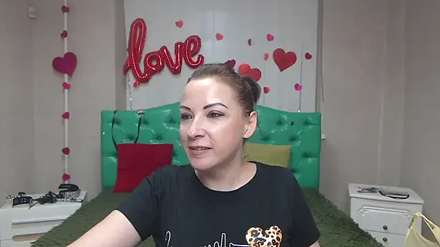 Snapshot of ElizabethSho chatting on May 31, 2026, 5:20 pm ElizabethSho online show from May 31, 2026, 5:20 pm