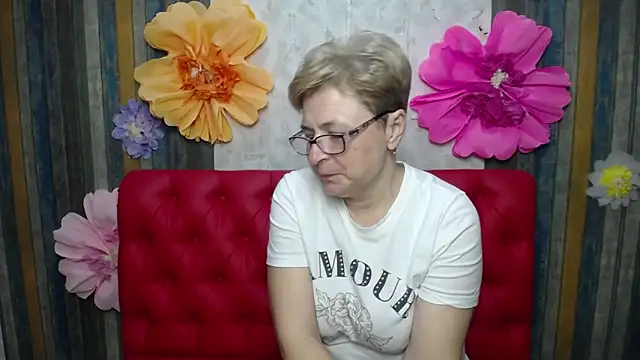 Snapshot of EmiliaGree chatting on May 8, 2026, 5:07 pm EmiliaGree online show from May 8, 2026, 5:07 pm
