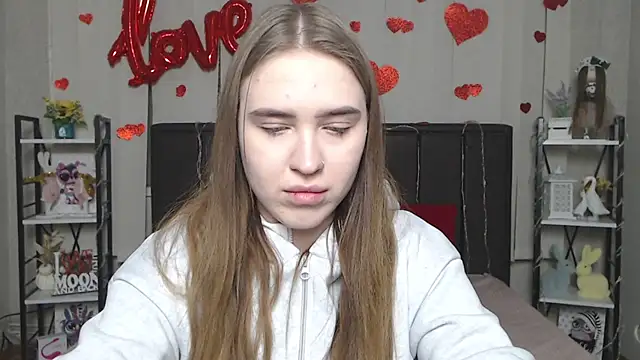 LauraHlot online show from February 1, 2026, 6:28 pm