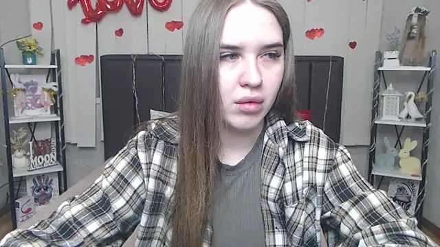 LauraHlot online show from April 12, 2026, 5:40 pm