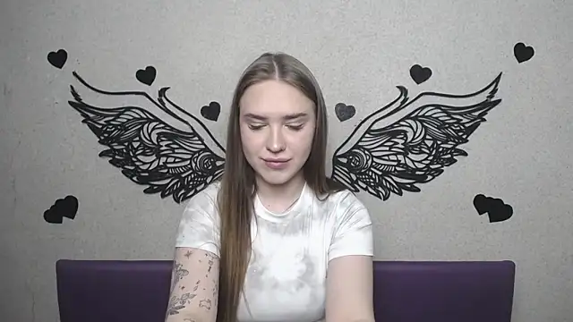 Snapshot of LauraHlot chatting on April 24, 2026, 5:48 pm LauraHlot online show from April 24, 2026, 5:48 pm