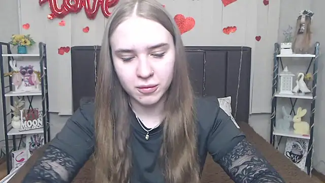 Snapshot of LauraHlot chatting on May 16, 2026, 5:34 pm LauraHlot online show from May 16, 2026, 5:34 pm