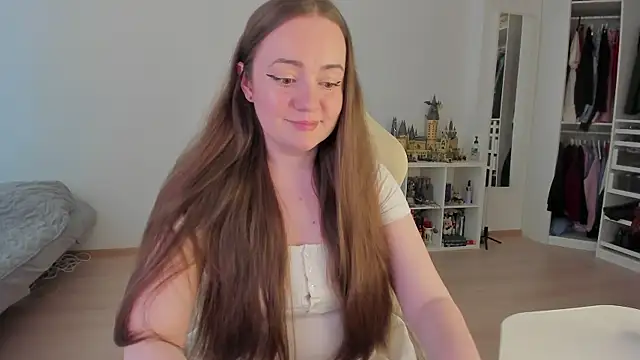 Snapshot of WalkingGirl chatting on June 22, 2026, 12:57 pm WalkingGirl online show from June 22, 2026, 12:57 pm