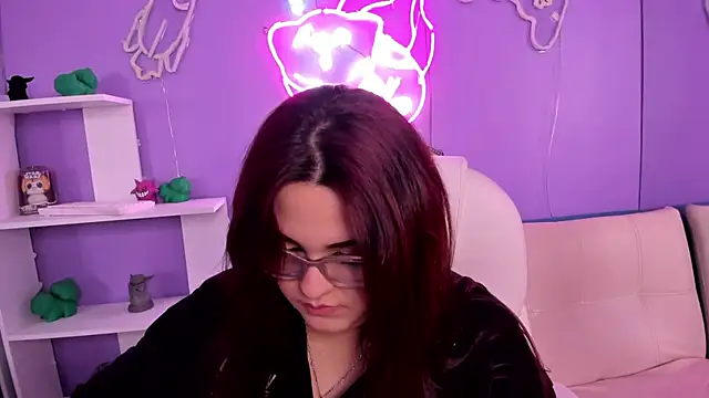 Camiila Osorio online show from November 10, 2025, 7:46 pm