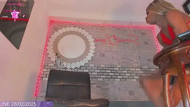 Snapshot of Karla-Ebony chatting on February 28, 2025, 1:25 pm Karla-Ebony online show from February 28, 2025, 1:25 pm