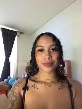 MarieLeon online show from May 24, 2026, 8:25 pm