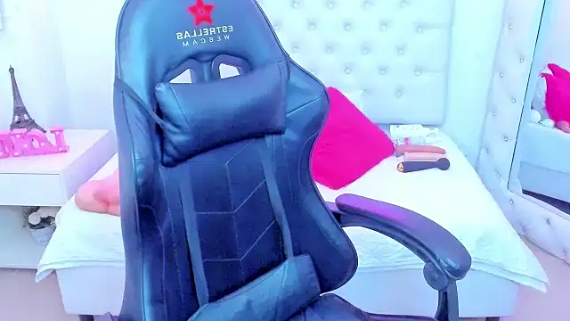 Snapshot of silvana__miller chatting on February 4, 2025, 7:00 pm silvana miller online show from February 4, 2025, 7:00 pm