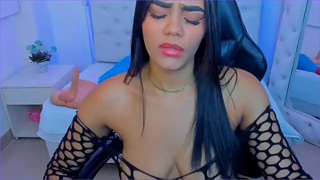 Snapshot of silvana__miller chatting on March 15, 2025, 7:05 pm silvana miller online show from March 15, 2025, 7:05 pm