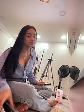 ariel jonees online show from November 24, 2025, 5:12 pm