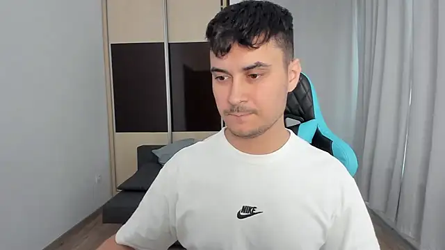 MatMalonne online show from December 18, 2025, 1:17 pm