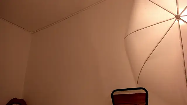 cloehonney online show from October 6, 2025, 7:22 pm