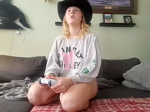 Snapshot of Ryan_and_Aurora chatting on January 15, 2025, 11:53 am Ryan and Aurora online show from January 15, 2025, 11:53 am