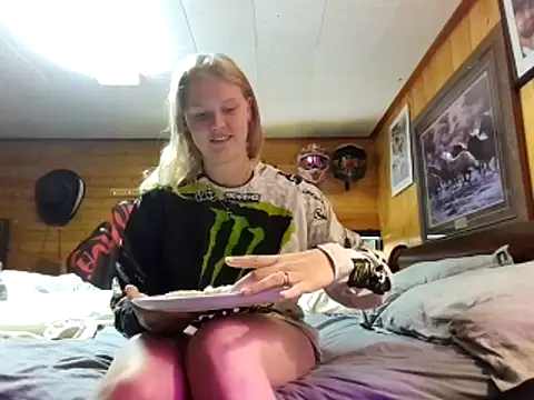 Ryan and Aurora online show from May 11, 2026, 4:04 pm