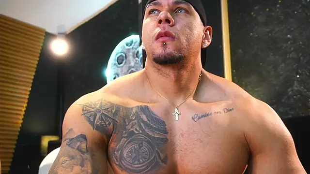 MassimoWalton2 online show from November 5, 2025, 12:05 pm