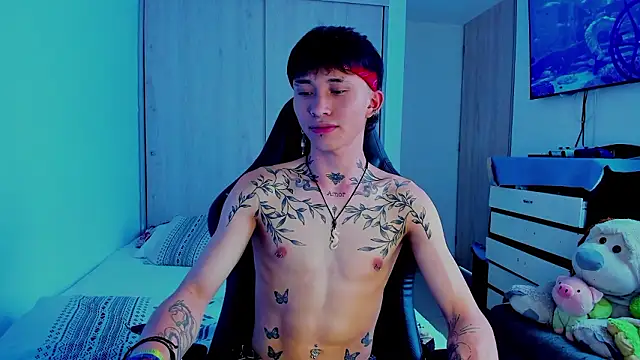 juniior 2311  online show from February 5, 2026, 8:35 pm