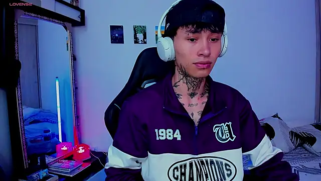 juniior 2311  online show from March 5, 2026, 3:52 pm