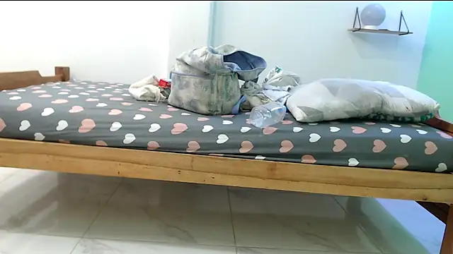 evaleribigtits18 online show from March 7, 2026, 2:30 am