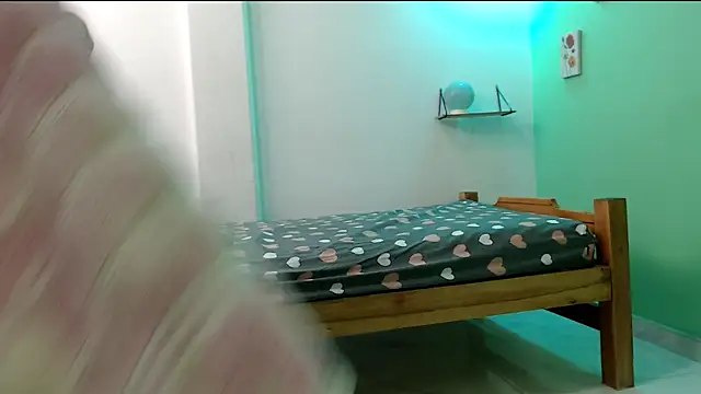 evaleribigtits18 online show from March 23, 2026, 2:04 am