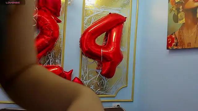 melaniecooperr online show from February 11, 2026, 3:22 am