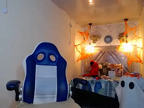 alexa-cooper- online show from October 18, 2025, 2:40 pm