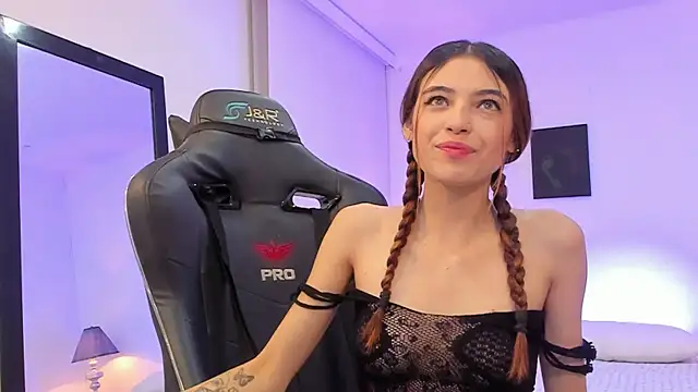 sofiarouge online show from November 27, 2025, 8:11 pm