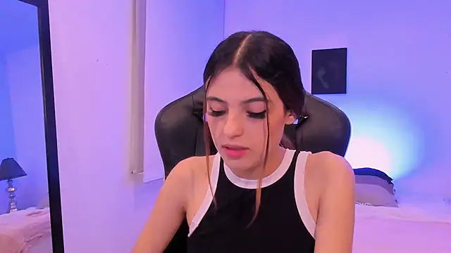 sofiarouge online show from December 18, 2025, 8:04 pm