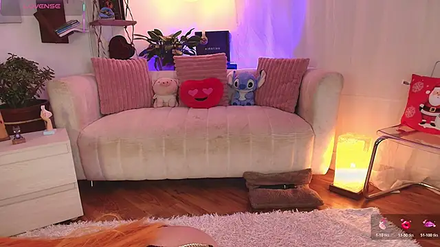 HANNAH LOVEE online show from November 6, 2025, 3:18 am