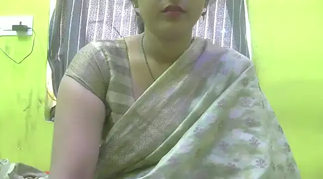 CUTYHINA 001 online show from December 4, 2024, 3:59 am