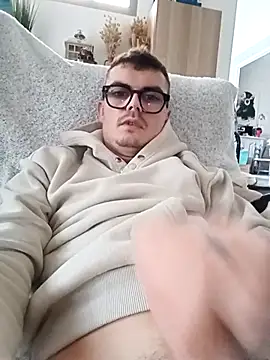 Snapshot of GLouglou19 chatting on November 2, 2025, 3:58 pm GLouglou19 online show from November 2, 2025, 3:58 pm