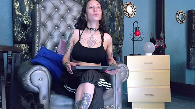 LusstCruella online show from April 6, 2026, 12:17 pm