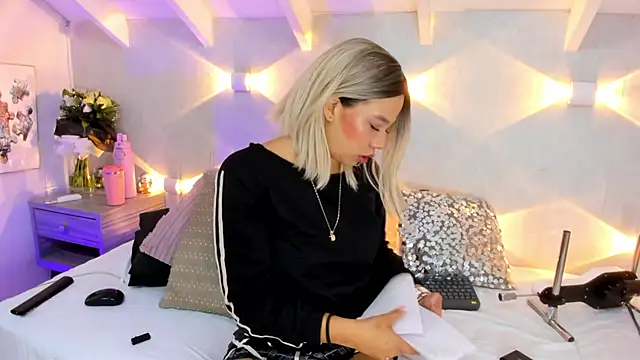 Martina Miiller online show from April 6, 2026, 1:23 pm