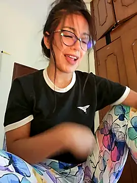 Lau1127 online show from October 25, 2025, 3:25 am