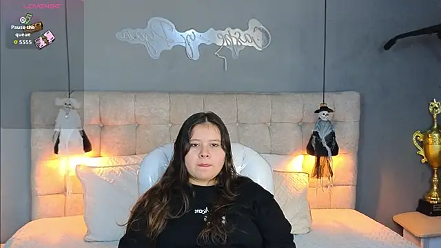 Laia and Aloby online show from October 9, 2025, 10:19 pm