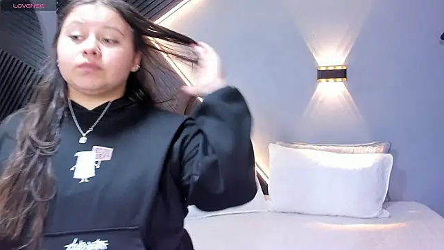 Laia and Aloby online show from March 27, 2026, 10:09 pm